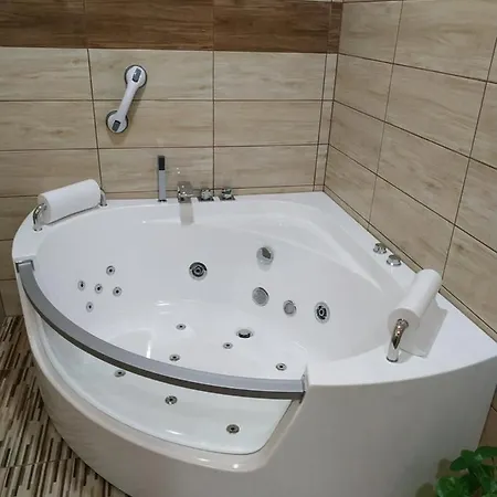 Feherlo Vendeghaz & Restaurant بيت ضيافة 4*