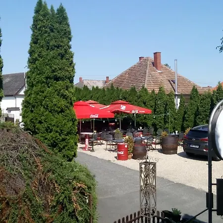 Feherlo Vendeghaz & Restaurant בית הארחה *