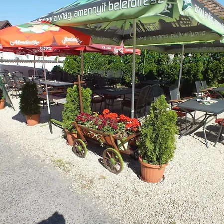 Feherlo Vendeghaz & Restaurant Bük