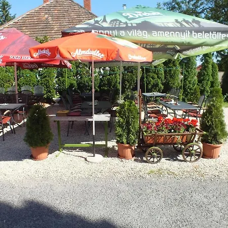 Penzion Feherlo Vendeghaz & Restaurant 4*