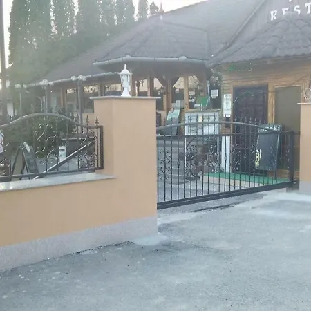 Feherlo Vendeghaz & Restaurant بيت ضيافة Bük