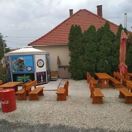 بيت ضيافة Feherlo Vendeghaz & Restaurant